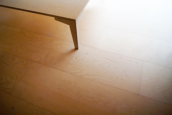 写真　タテカグの家　H2DO一級建築士事務所　2424 x 390 x 9mm　2方サネ　オスモ＆エーデル　フロアカラーナチュラル